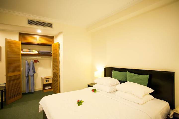 Room 6 of 53