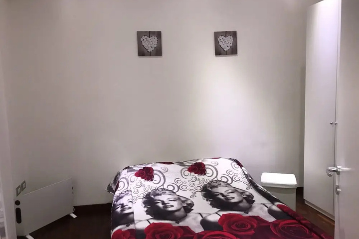 Room 4 of 11