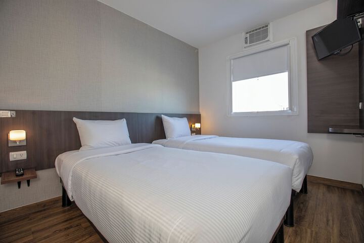 Room 4 of 13