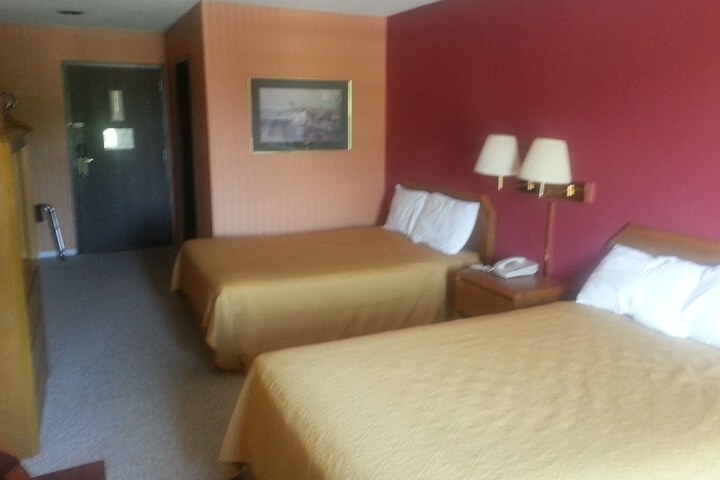 Deluxe 2 Double Beds (1 of 8)
