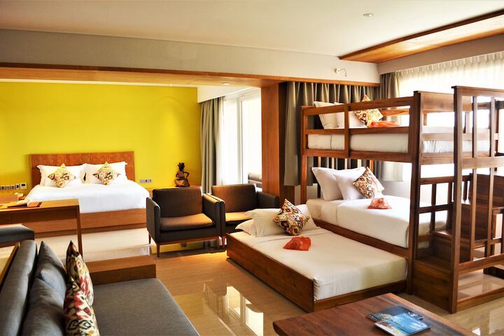 Room 4 of 108