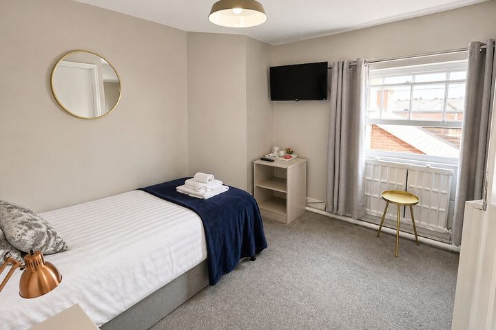 Room 28 of 65