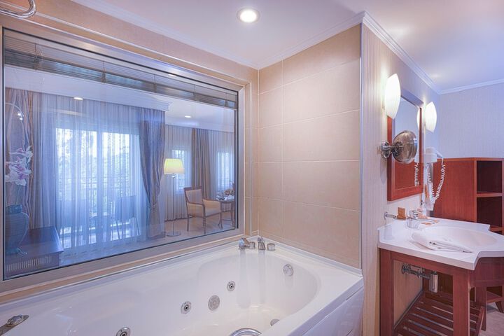 Room 84 of 321