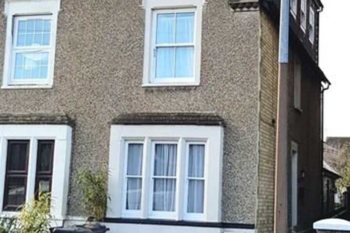 3 Bedroom House With Garden in Ware