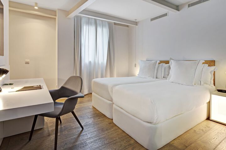 Room 27 of 56