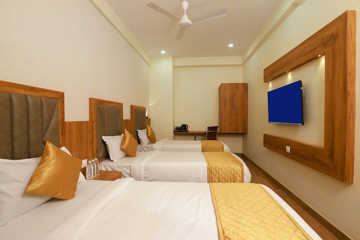 Room 12 of 28