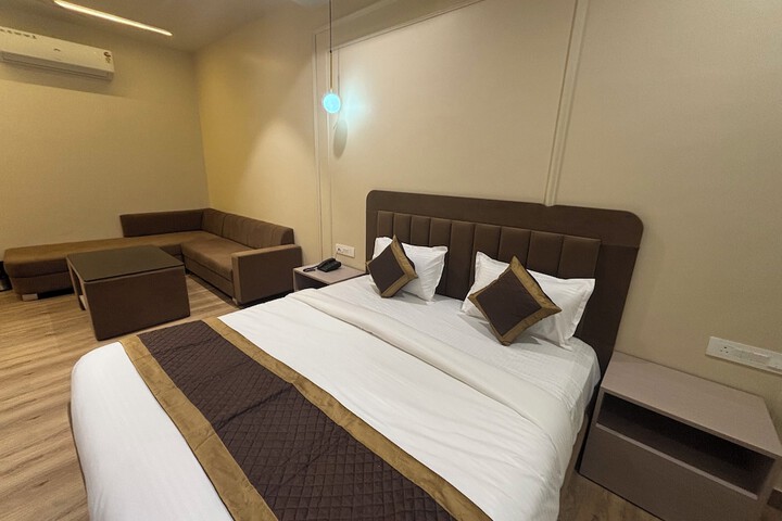 Room 18 of 30