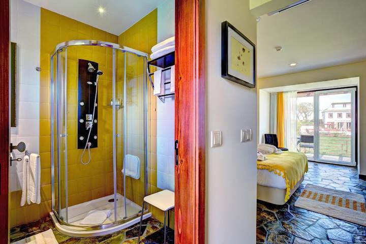 Room 27 of 61