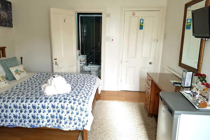 Room 27 of 73