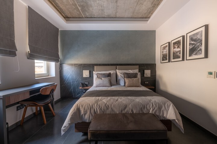 Room 12 of 60