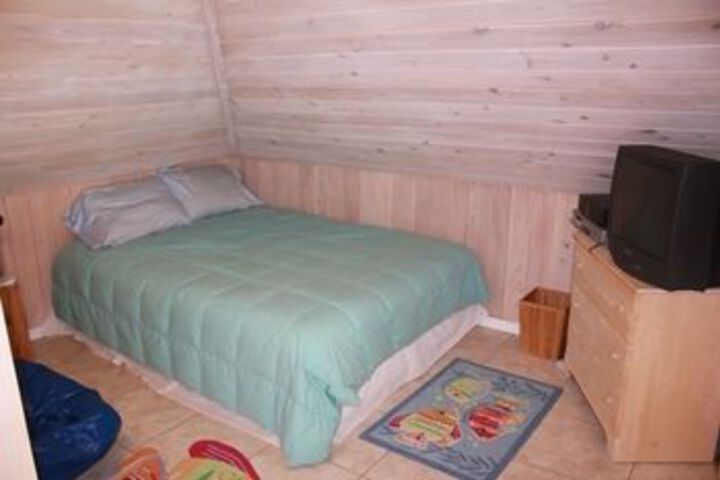 Room 8 of 18