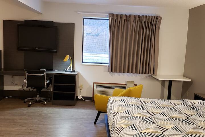 1 King Bed Micfridge (2 of 14)