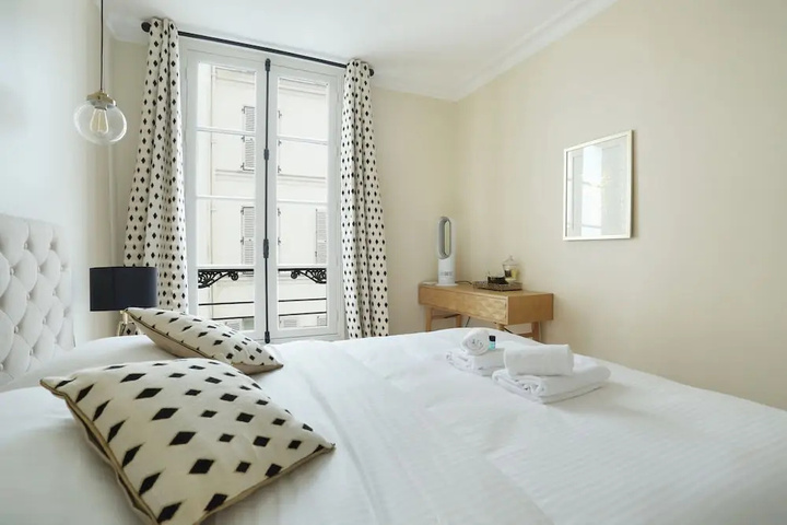 Room 4 of 17