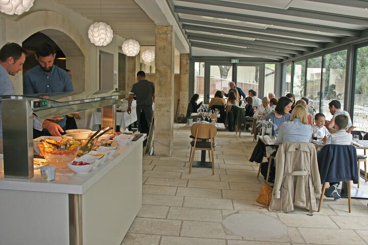 Dining 46 of 70