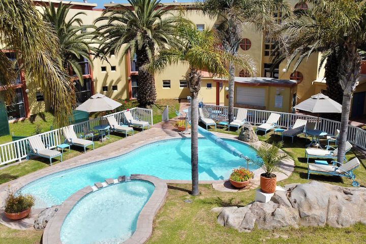 Pool 64 of 106
