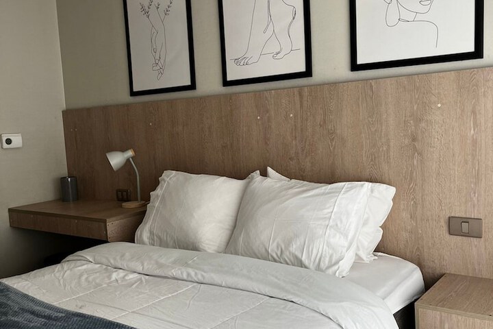 Room 4 of 12