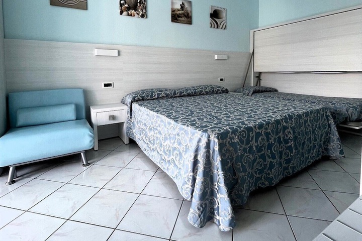 Room 6 of 14