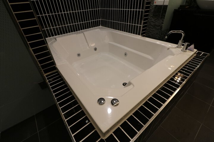 Hot Tub 23 of 29