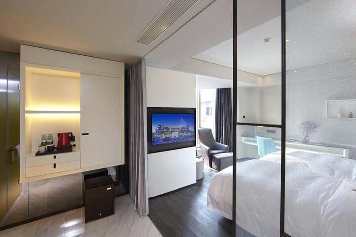 Room 4 of 21