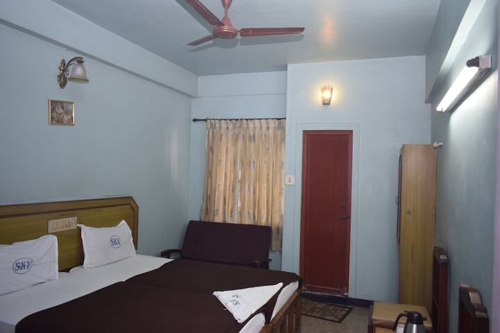 Room 10 of 20