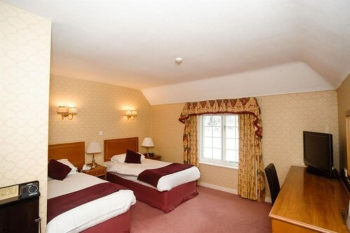 Room 2 of 63