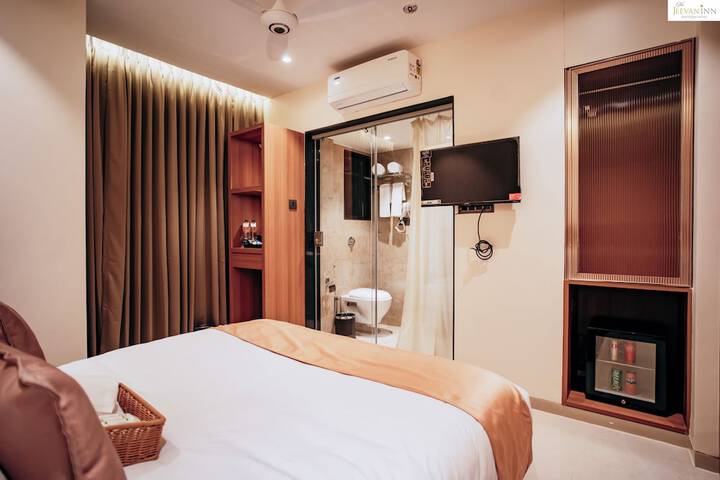 Room 5 of 14