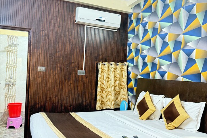 Room 6 of 17