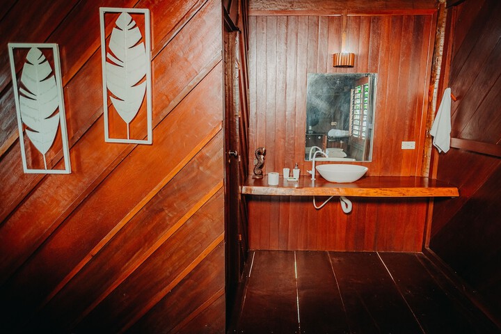 Room 48 of 66