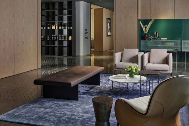 Entrance & Lobby