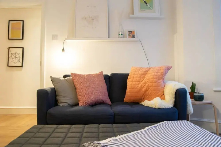 Room 4 of 16