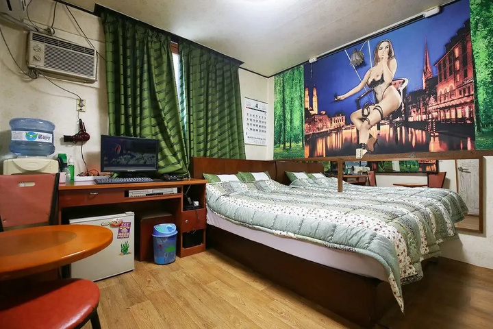 Room 18 of 20