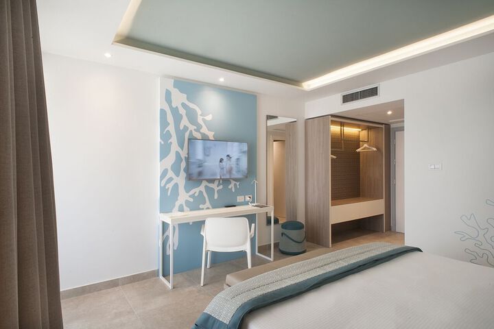 Room 16 of 74