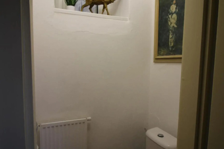 Room 9 of 16