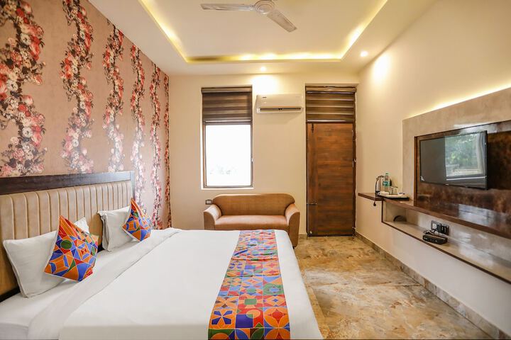 Room 15 of 32