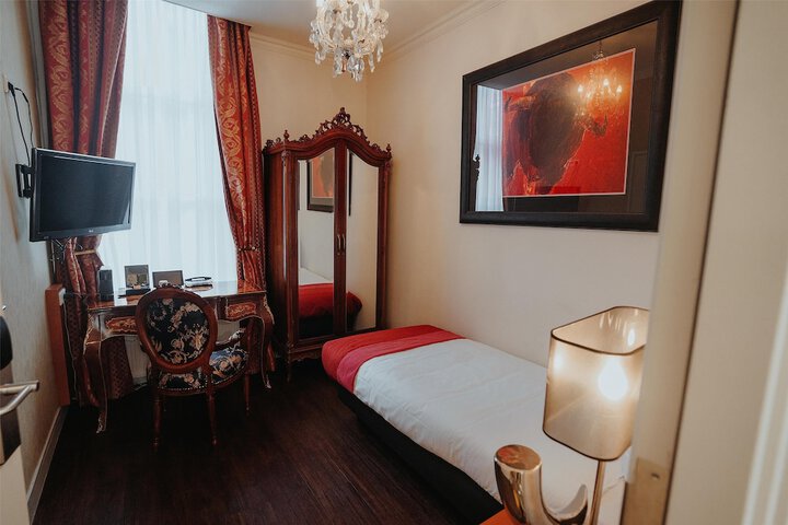 Room 54 of 105
