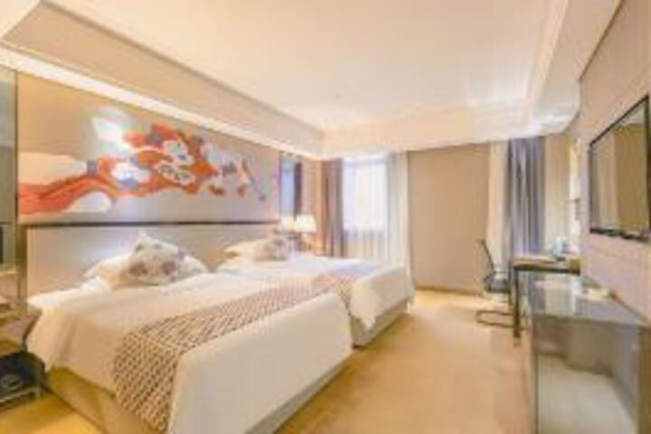Room 8 of 10