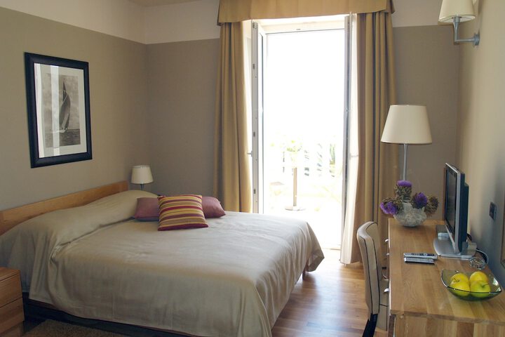 Room 5 of 38