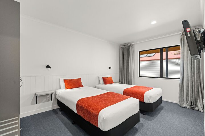 Room 5 of 78