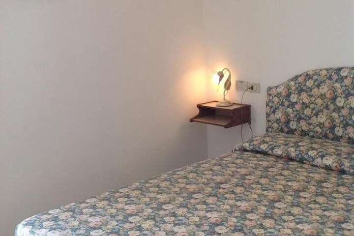 Room 10 of 20