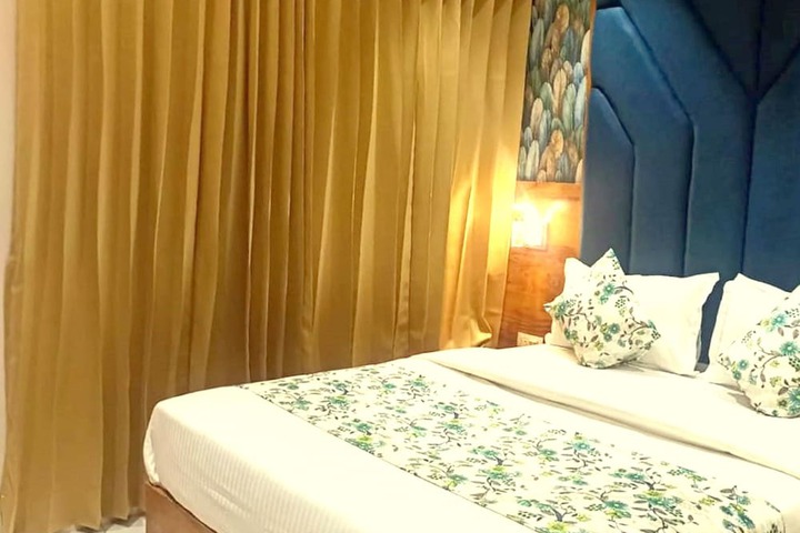 Room 9 of 17