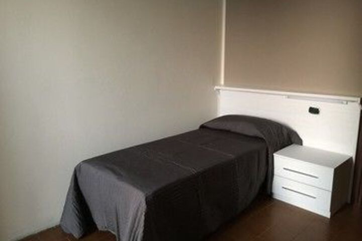 Room 16 of 38