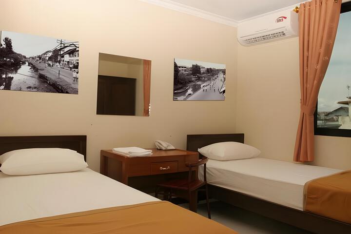 Room 7 of 19