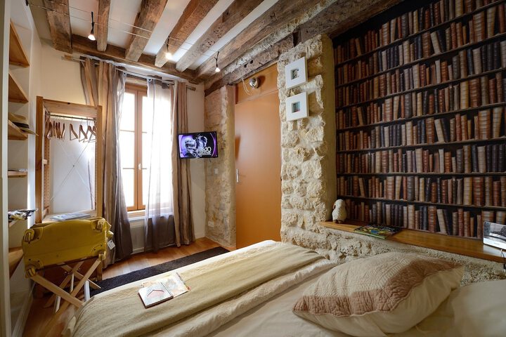 Room 20 of 648