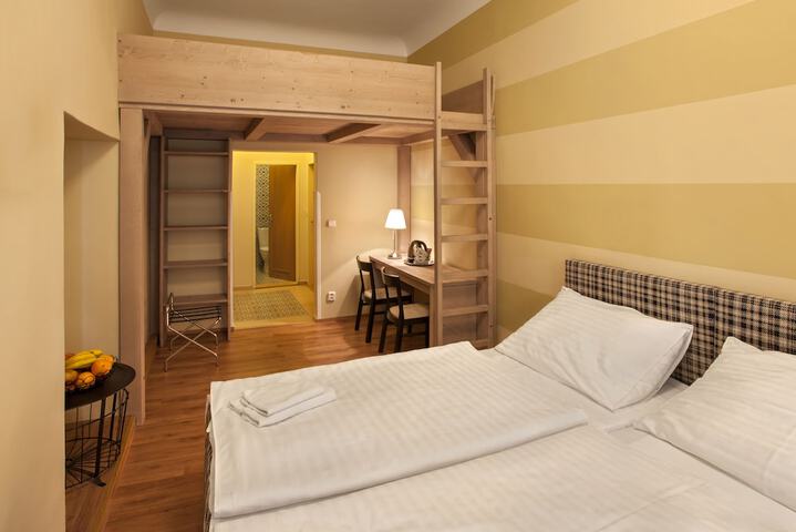 Room 40 of 93