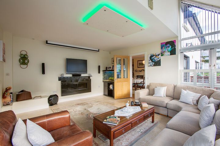 Lounge 30 of 30