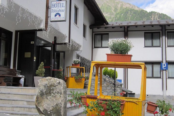 Hotel Entry