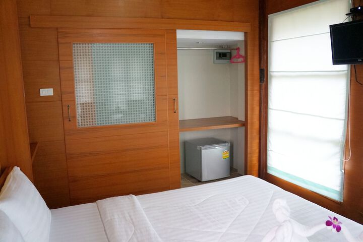 Room 15 of 61