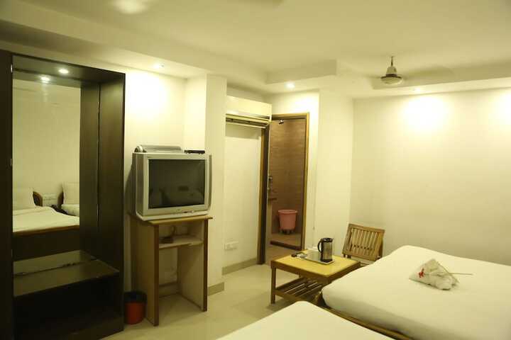 Room 14 of 37