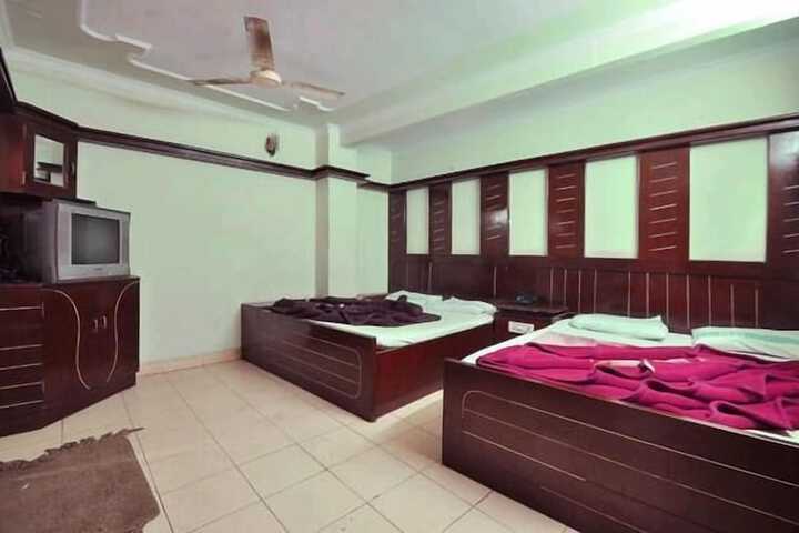 Room 9 of 20