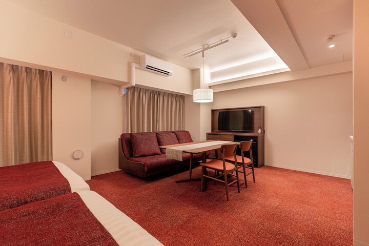 Room 73 of 104